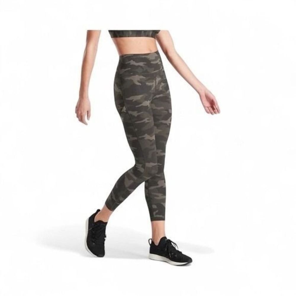 Athleta Salutation Stash Leggings Womens M Green Camo High Rise Pocket 7/8 Tight